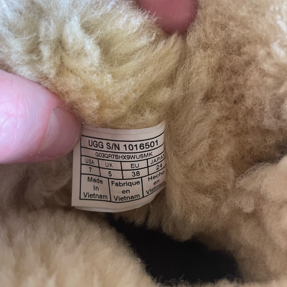 UGG Bow Boots Tan - Picture 4 of 5